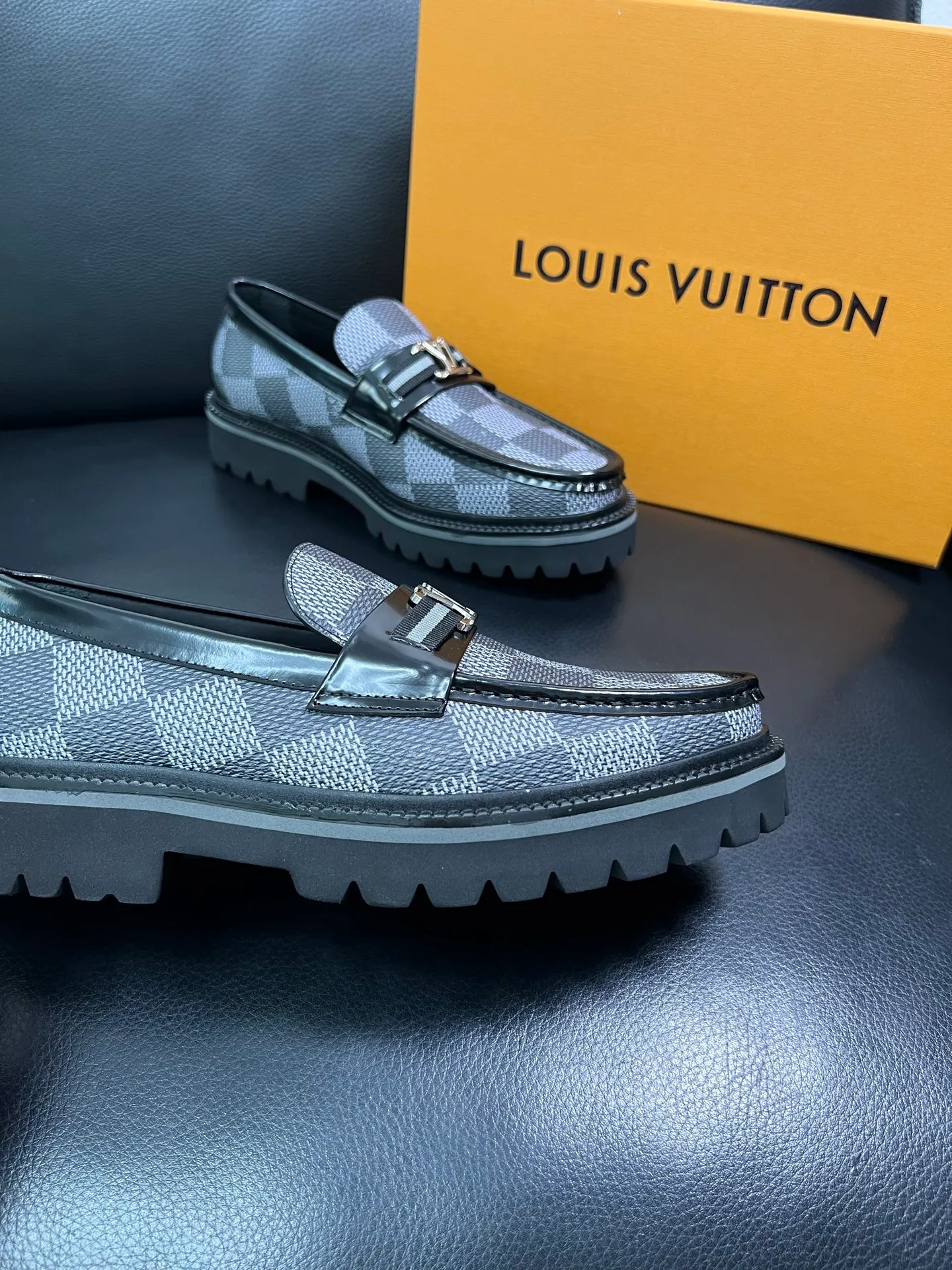 Men's shoes 💰780 Lv top purchasing Louis Vuitton leather shoes counter synchronization, uppers imported from Italy, imported water-dyed cowhide lining, soles: original soles specially provided by the original factory, original factory follow-up goods, high quality, welcome to compare, code number 38-44 (customized 45) 85842